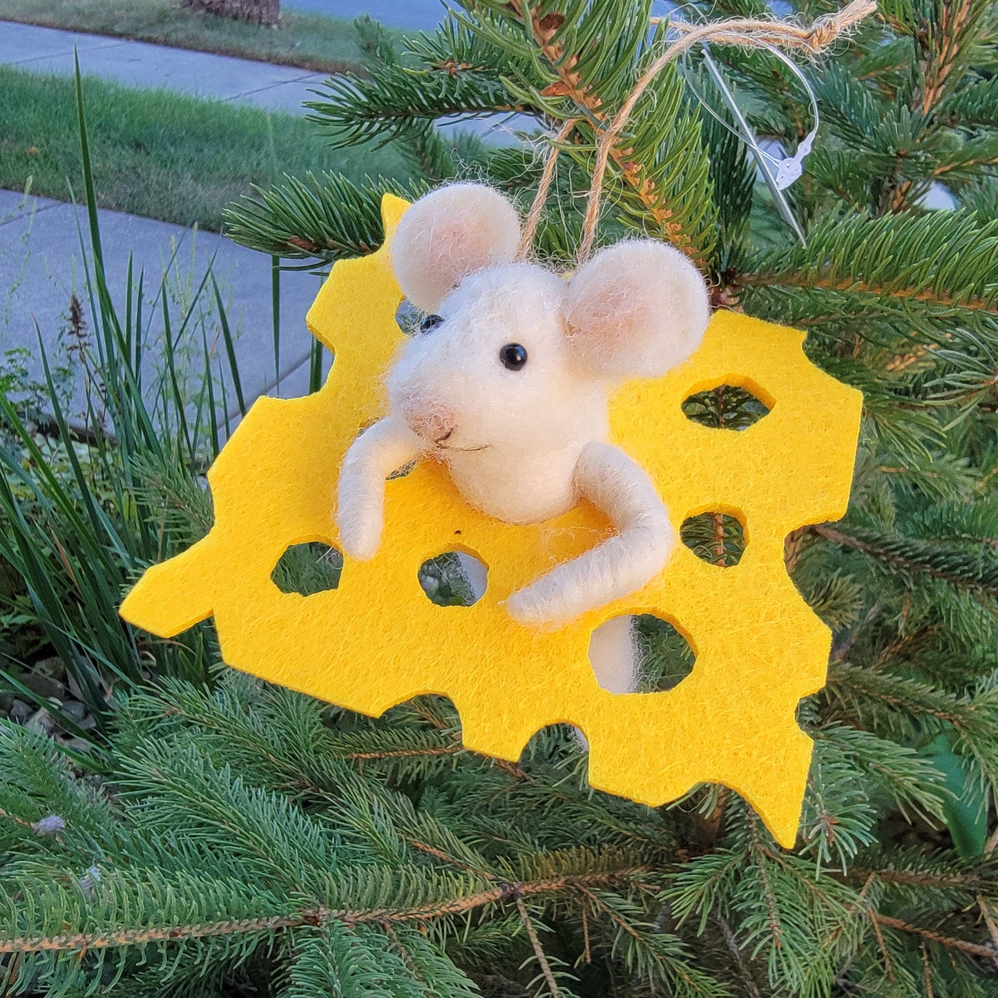 Felt Mouse With Cheese - Ornament