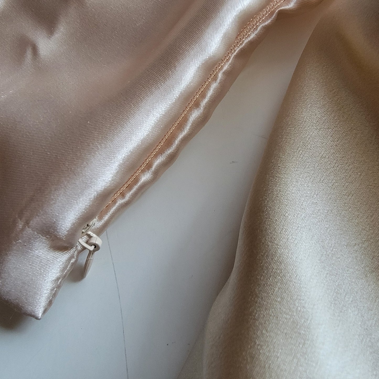 Elegant Mulberry Silk Pillowcase with Zipper