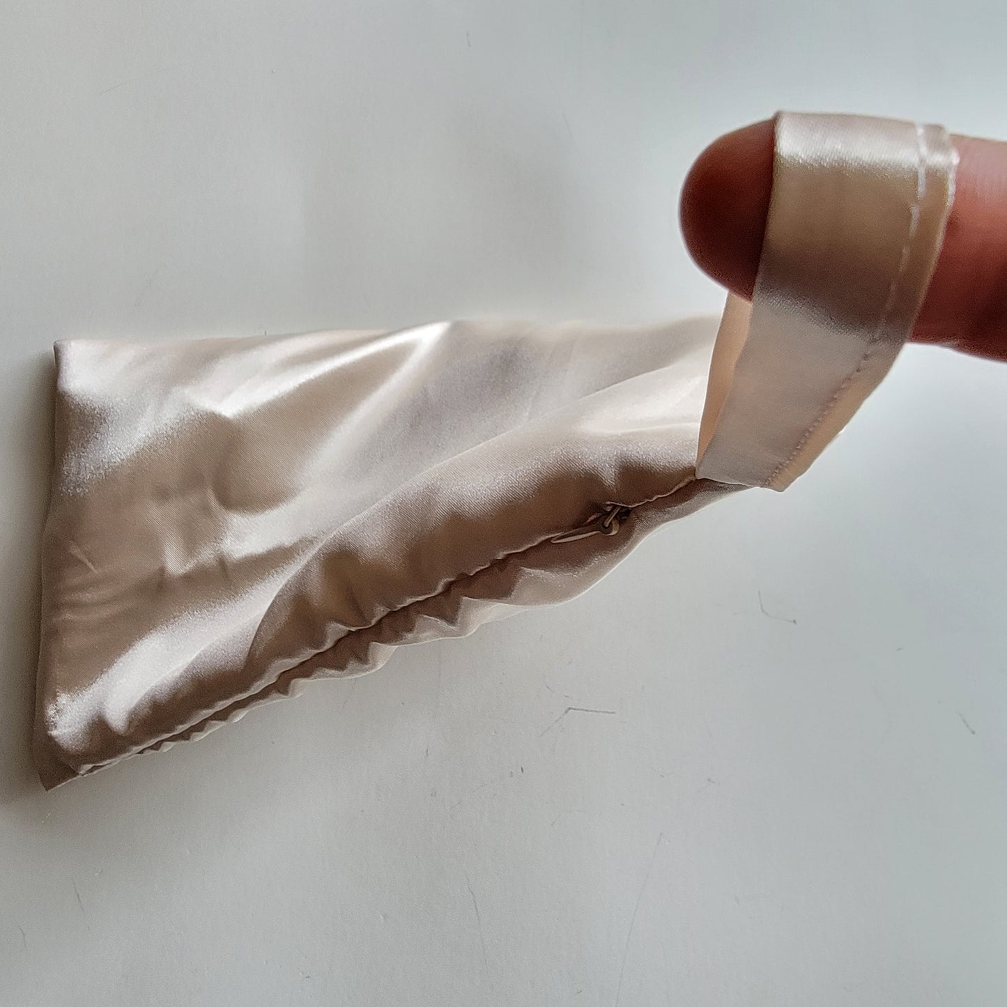Elegant Mulberry Silk Pillowcase with Zipper