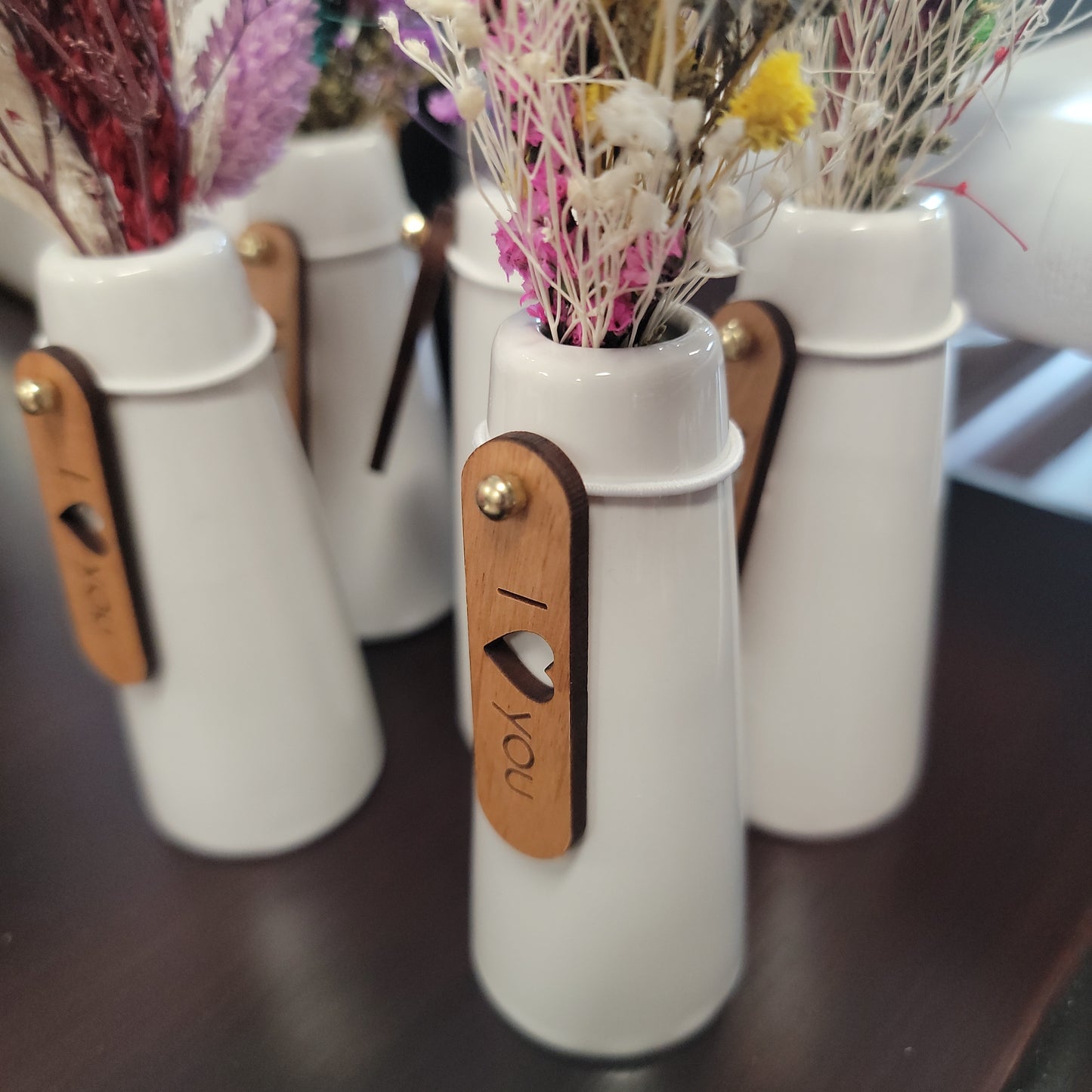 Mini Dried Floral Vases & Wood Gift Tag