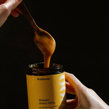 Manuka Honey 600+ MGO, perfect for gourmet gift boxes and curated gift boxes (detail shot)