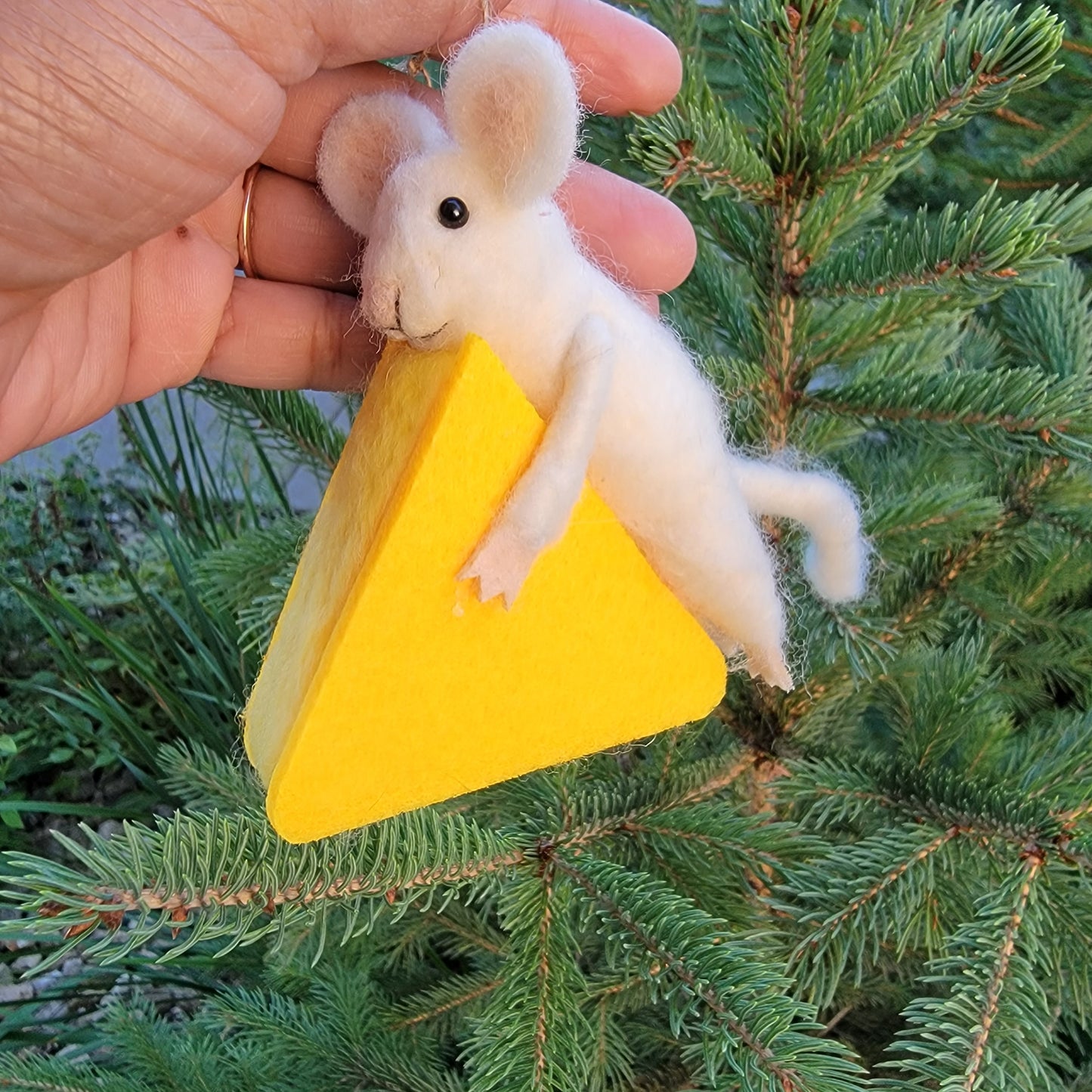 Felt Mouse With Cheese - Ornament